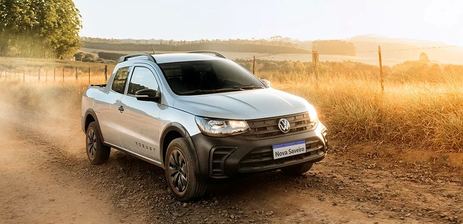 Volkswagen Saveiro em uma estrada rural